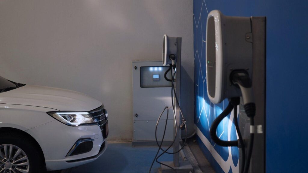 Installer des bornes de recharge en copropriété : le rôle clé du syndic